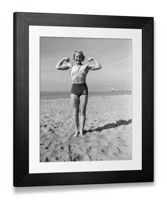 Framed Print : Relna Brewer In Full Length Muscle Pose Framed Print : Relna Brewer In Full Length Muscle Pose