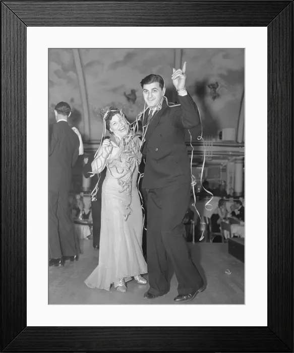 Framed Print : Couple Celebrating the New Year Framed Print : Couple Celebrating the New Year