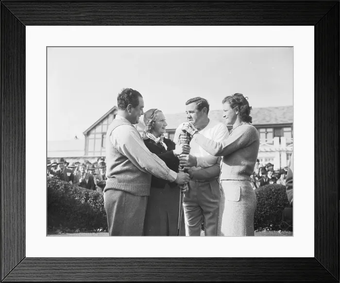 Framed Print : Sportsmen and Sportswomen Gripping Golf Club Framed Print : Sportsmen and Sportswomen Gripping Golf Club