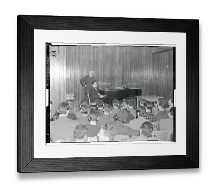 Framed Print : Vincent Lopez Giving a Lecture Framed Print : Vincent Lopez Giving a Lecture