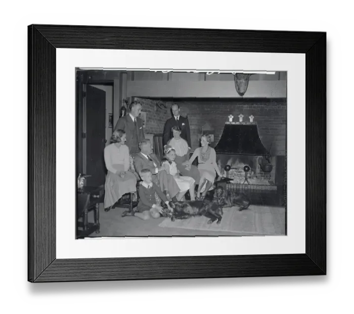 Framed Print : Mr. and Mrs. Franklin Roosevelt Visiting Family Framed Print : Mr. and Mrs. Franklin Roosevelt Visiting Family