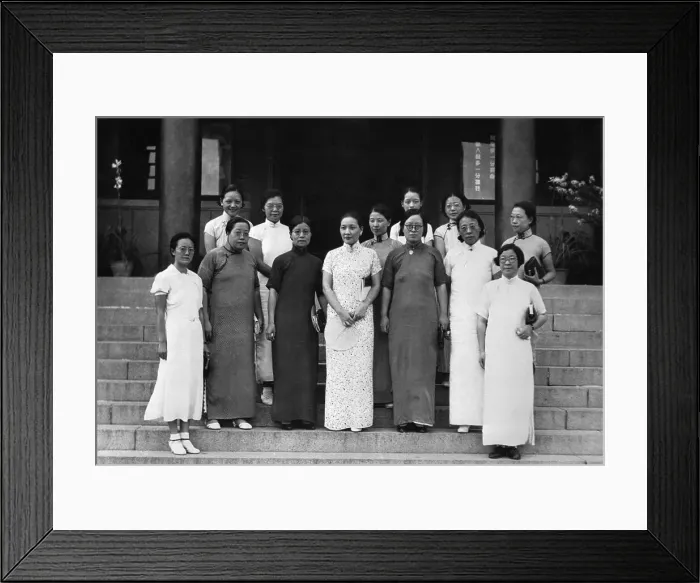 Framed Print : Madame Chiang Kai-Shek with Women Followers Framed Print : Madame Chiang Kai-Shek with Women Followers
