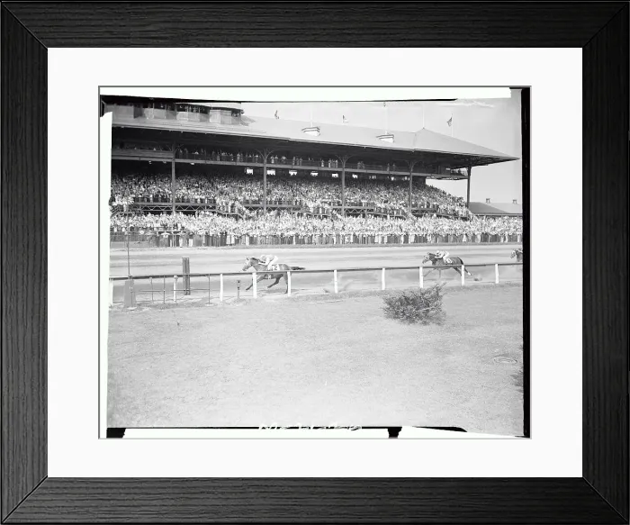 Framed Print : Seabiscuit Leading at the Yonkers Handicap Framed Print : Seabiscuit Leading at the Yonkers Handicap