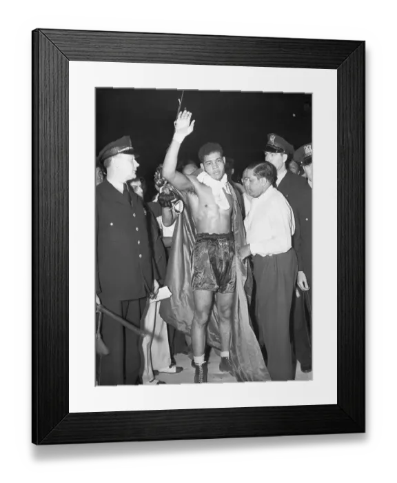 Framed Print : Joe Louis W / Arm Raised In Victory Framed Print : Joe Louis W / Arm Raised In Victory