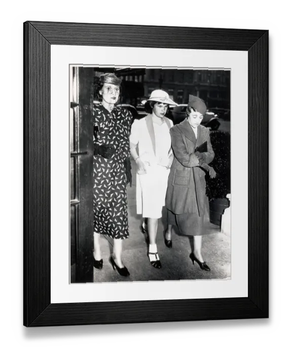 Framed Print : Gloria Vanderbilt With Her Mother
