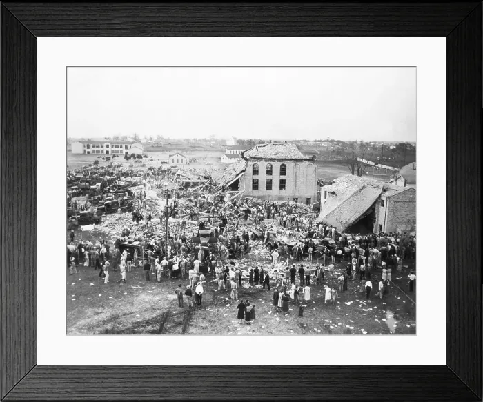 Framed Print : Rescue Workers Look Thru Rubble;Gen.View Framed Print : Rescue Workers Look Thru Rubble;Gen.View