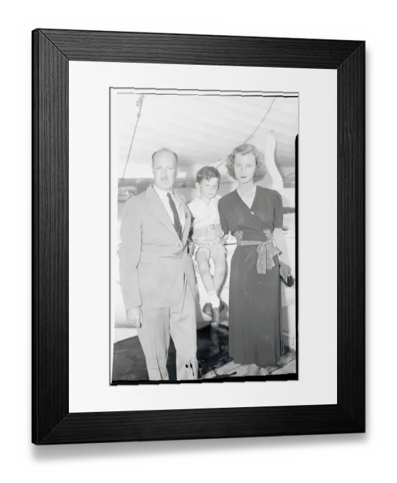 Framed Print : Mr and Mrs Drew Pearson with Son Tyler Abel