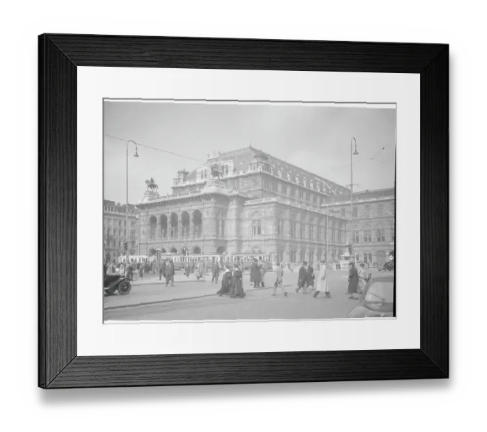 Framed Print : Exterior of the Vienna State Opera House with Pedestrians Framed Print : Exterior of the Vienna State Opera House with Pedestrians
