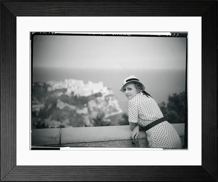 Framed Print : Woman Posing in Front of Monte Carlo Scenery Framed Print : Woman Posing in Front of Monte Carlo Scenery