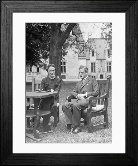 Framed Print : Edward VIII Sitting with Wallis Simpson Framed Print : Edward VIII Sitting with Wallis Simpson
