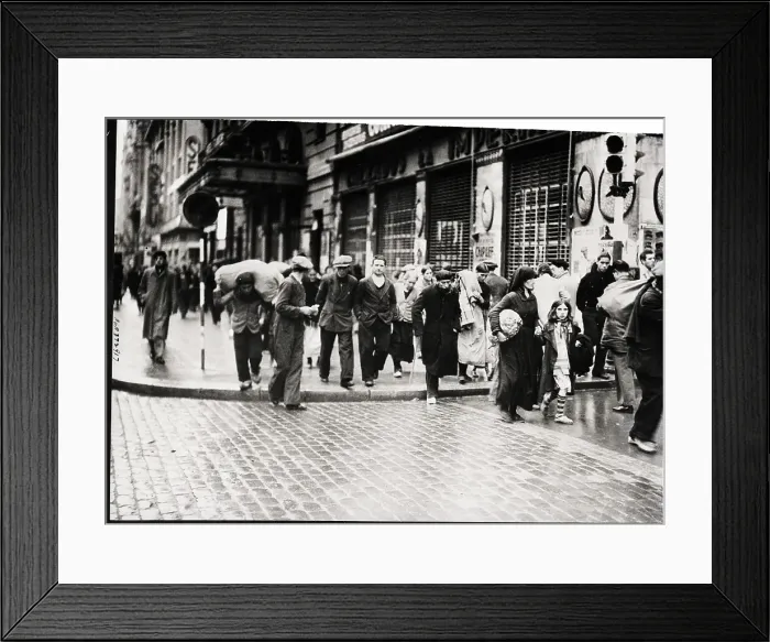 Framed Print : Families Leaving Madrid