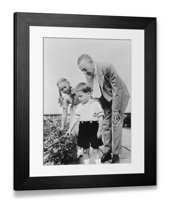 Framed Print : Serge Rachmaninoff Sightseeing With His Grandchildren