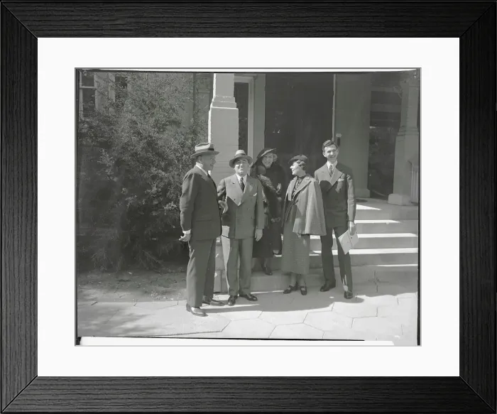 Framed Print : Alf M Landon and Wife with Paul Block and Family Framed Print : Alf M Landon and Wife with Paul Block and Family