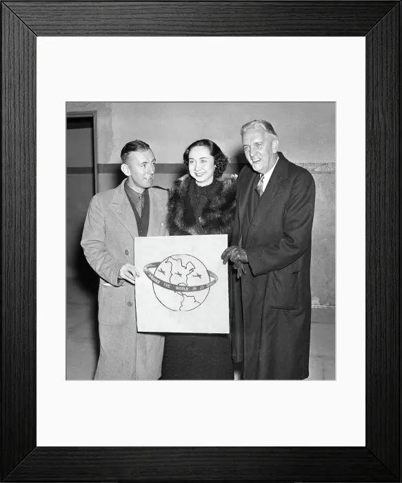 Framed Print : Taking Part in Round-The-World Race Framed Print : Taking Part in Round-The-World Race