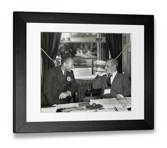 Framed Print : Jesse Owens with Governor Alfred M. Landon Framed Print : Jesse Owens with Governor Alfred M. Landon