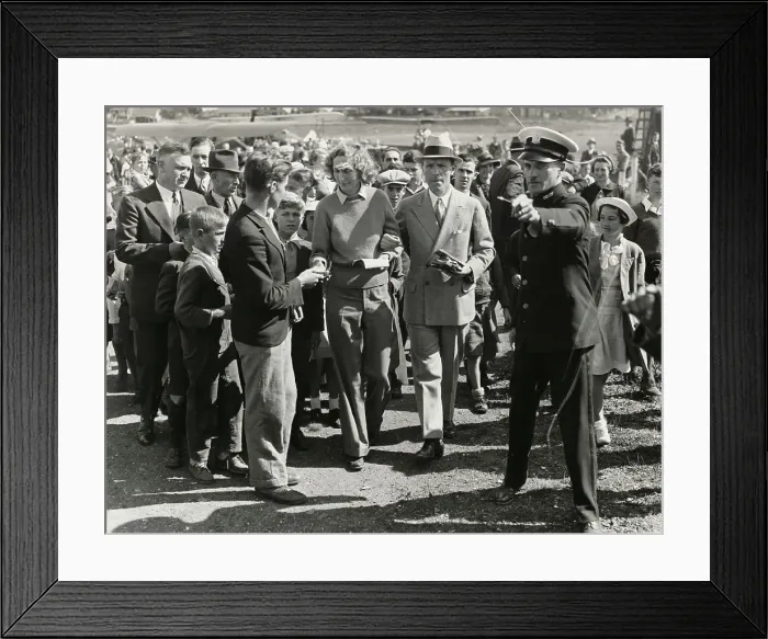 Framed Print : Crowd Greeting British Aviation Pioneer Beryl Markham Framed Print : Crowd Greeting British Aviation Pioneer Beryl Markham