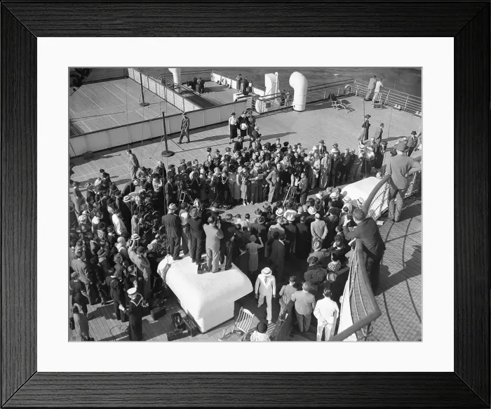 Framed Print : Olympic Champion Jesse Owens Attending Open Reception Framed Print : Olympic Champion Jesse Owens Attending Open Reception