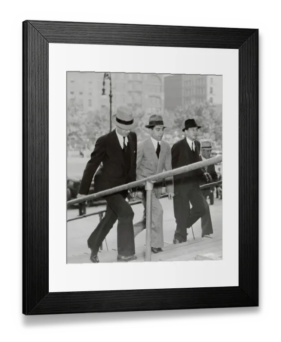 Framed Print : Lucky Luciano Arriving at Supreme Court Between Two Detectives Framed Print : Lucky Luciano Arriving at Supreme Court Between Two Detectives