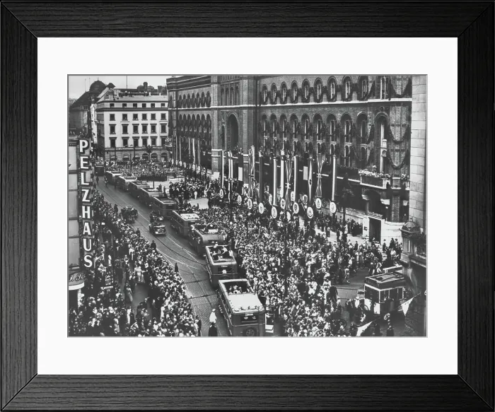 Framed Print : Thousands Welcome U.S. Olympic Team in Berlin