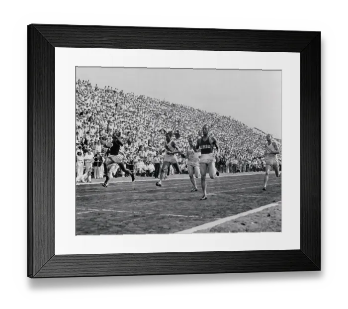 Framed Print : Jesse Owens with Other Runners Running in Race Framed Print : Jesse Owens with Other Runners Running in Race