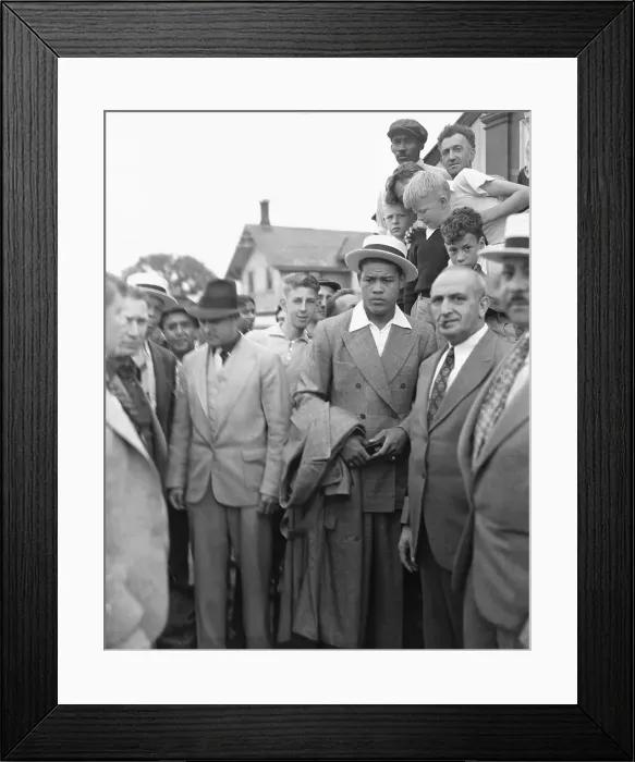 Framed Print : Joe Louis Arriving at Train Station Framed Print : Joe Louis Arriving at Train Station