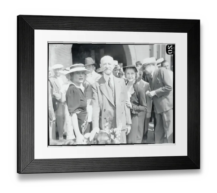 Framed Print : Portrait of Minna Gombel, Dolores Costello Barrymore, Daniel Frohman, Ralph Morgan, Anita Louise, Leo Carillo, Edward Arnold and Bela Lugosi Framed Print : Portrait of Minna Gombel, Dolores Costello Barrymore, Daniel Frohman, Ralph Morgan, Anita Louise, Leo Carillo, Edward Arnold and Bela Lugosi