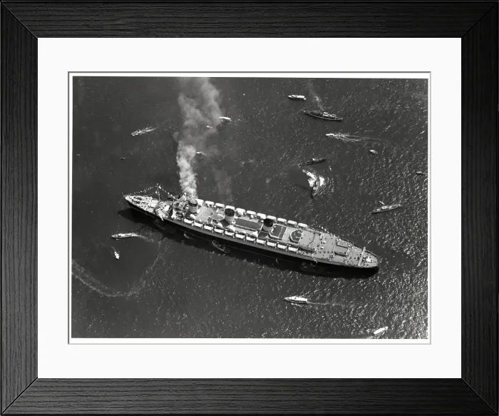 Framed Print : Queen Mary Entering New York Harbor