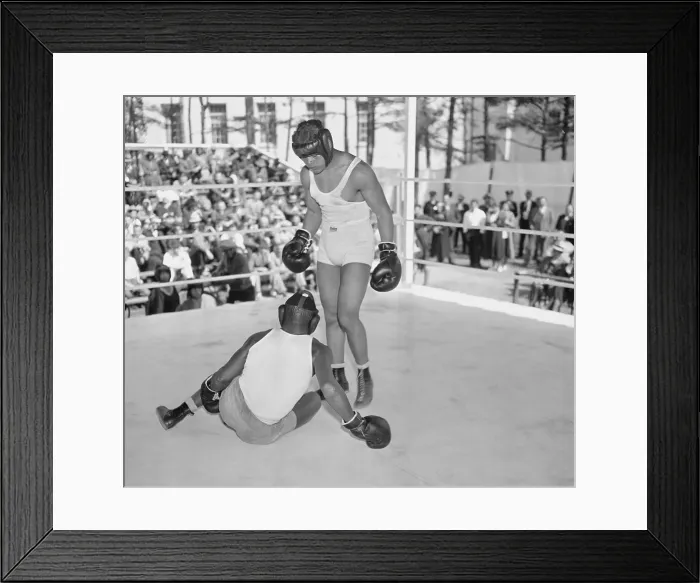 Framed Print : Hoe Louis Towering Over His Competitor