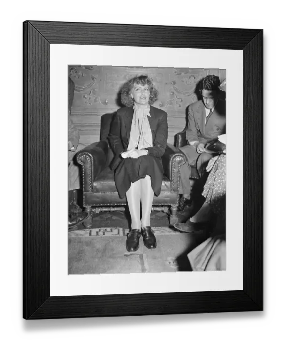 Framed Print : Portrait of Greta Garbo Framed Print : Portrait of Greta Garbo