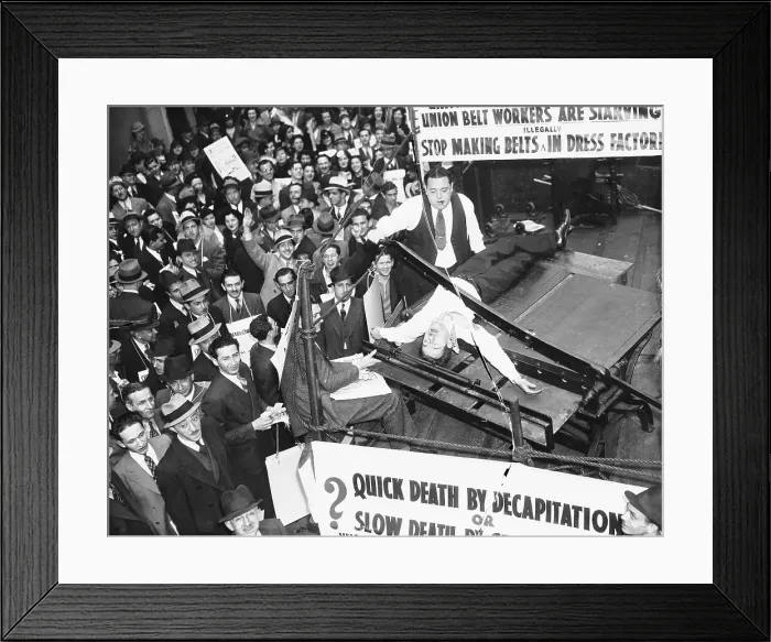 Framed Print : A Willing Sacrifice to His Cause Framed Print : A Willing Sacrifice to His Cause