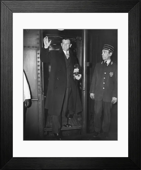 Framed Print : Heavyweight Champion Returns From Vacation Framed Print : Heavyweight Champion Returns From Vacation