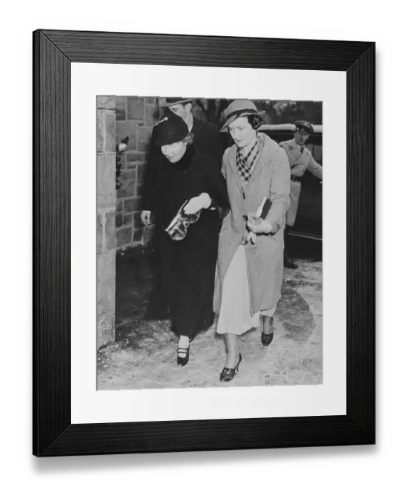 Framed Print : People Arriving for Lindbergh Kidnapping Trial