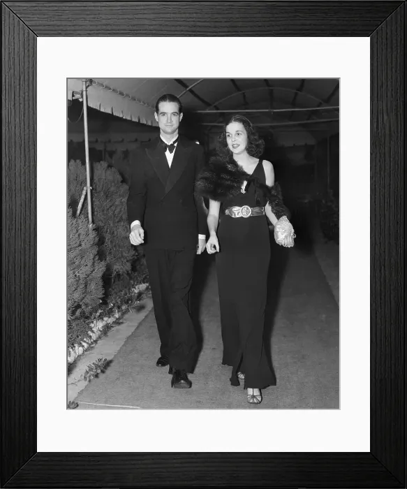 Framed Print : Howard Hughes with Socialite Gloria Baker in Palm Beach Framed Print : Howard Hughes with Socialite Gloria Baker in Palm Beach