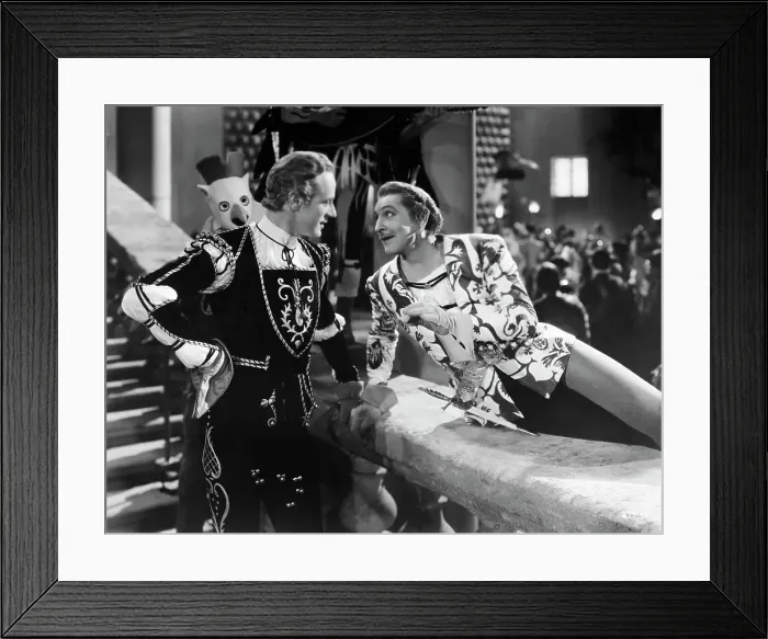 Framed Print : Leslie Howard and John Barrymore in Romeo and Juliet Framed Print : Leslie Howard and John Barrymore in Romeo and Juliet