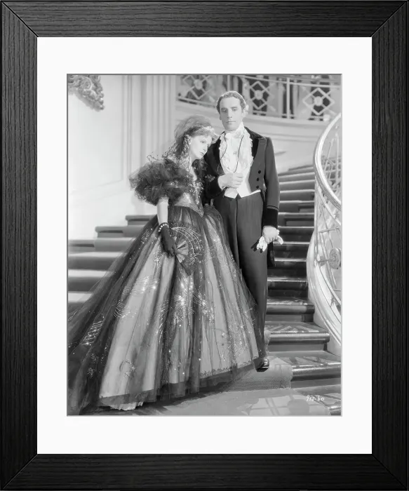Framed Print : Robert Taylor and Greta Garbo in Camille