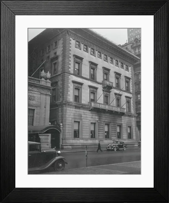 Framed Print : Exterior of Metropolitan Club at Fifth Avenue Framed Print : Exterior of Metropolitan Club at Fifth Avenue