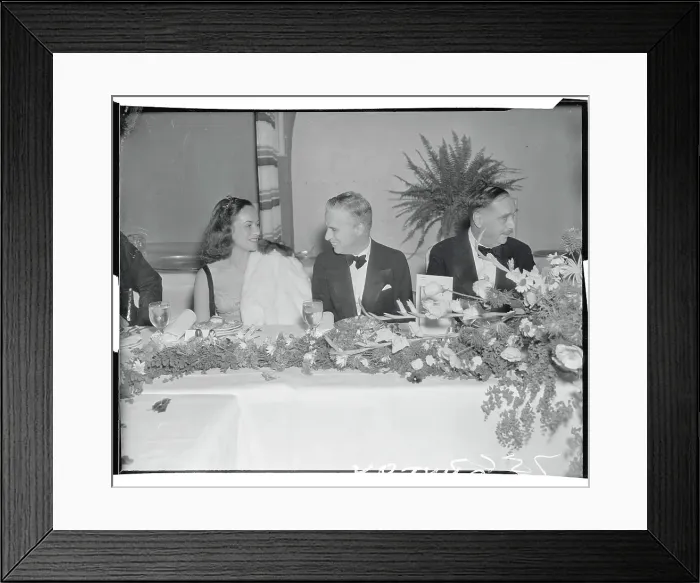 Framed Print : Charlie Chaplin Speaking with Paulette Goddard Framed Print : Charlie Chaplin Speaking with Paulette Goddard