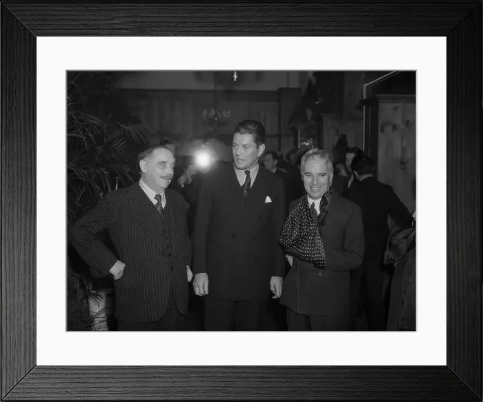 Framed Print : Charlie Chaplin Posing with H.G. Wells and Gene Tunney Framed Print : Charlie Chaplin Posing with H.G. Wells and Gene Tunney