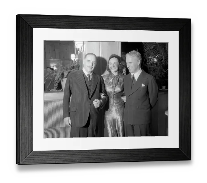 Framed Print : Charlie Chaplin and Paulette Goddard Posing with H.G. Wells Framed Print : Charlie Chaplin and Paulette Goddard Posing with H.G. Wells