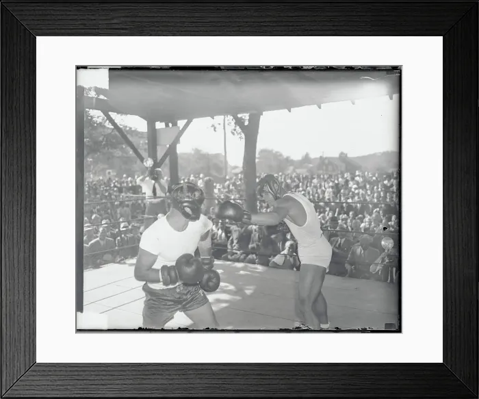 Framed Print : Joe Louis Fighting Paul Cavelier Framed Print : Joe Louis Fighting Paul Cavelier