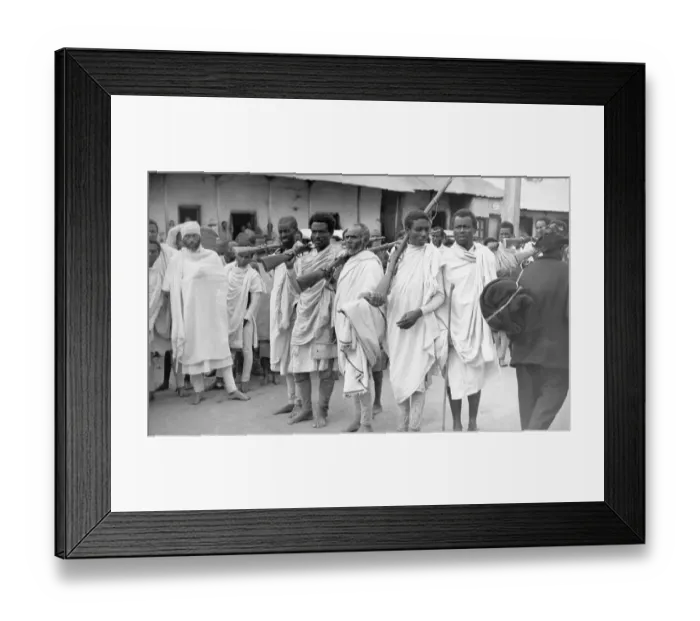 Framed Print : Ethiopian Tribesman in Robes with Guns Framed Print : Ethiopian Tribesman in Robes with Guns