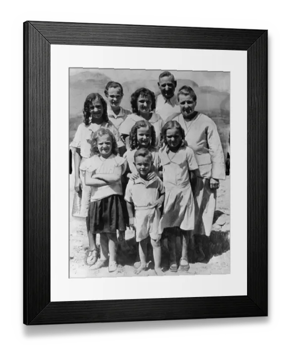 Framed Print : Polygamist with Seven of Nineteen Children Framed Print : Polygamist with Seven of Nineteen Children