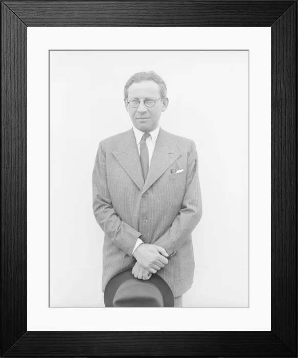 Framed Print : British Director Alexander Korda Framed Print : British Director Alexander Korda