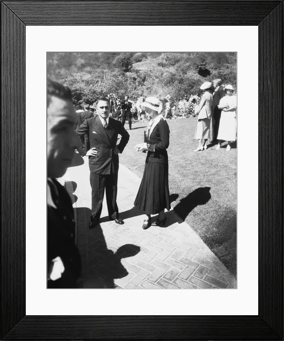Framed Print : Amelia Earhart and Paul Mantz at Funeral for Will Rogers Framed Print : Amelia Earhart and Paul Mantz at Funeral for Will Rogers