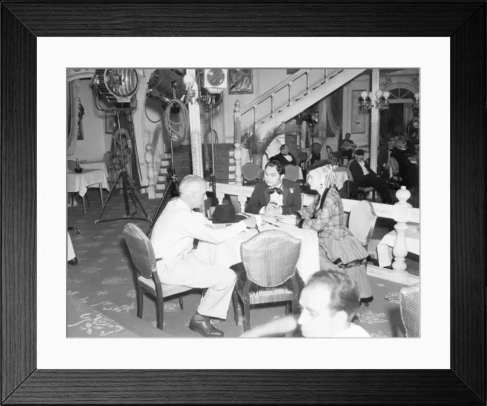 Framed Print : Edward Robinson, Miriam Hopkins and Howard Hawks Framed Print : Edward Robinson, Miriam Hopkins and Howard Hawks