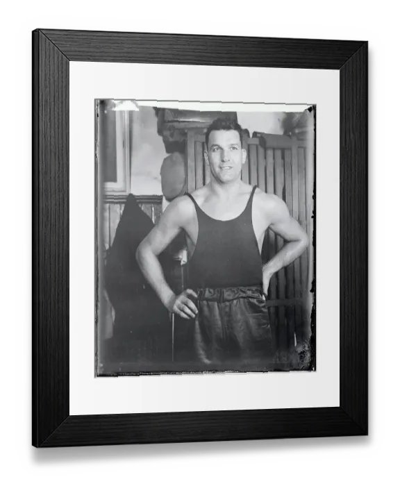 Framed Print : Beautician Elizabeth Arden Aboard Ship Framed Print : Beautician Elizabeth Arden Aboard Ship