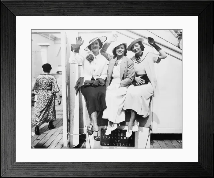 Framed Print : Singers the Boswell Sisters Leaving for Vacation Framed Print : Singers the Boswell Sisters Leaving for Vacation