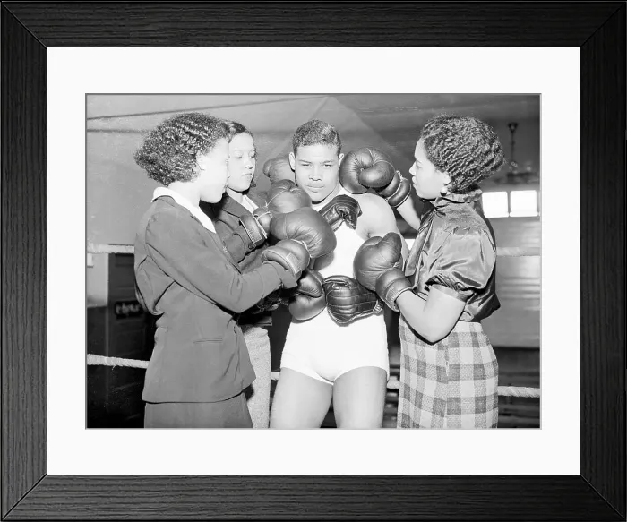 Framed Print : Joe Louis with Sisters in Boxing Ring