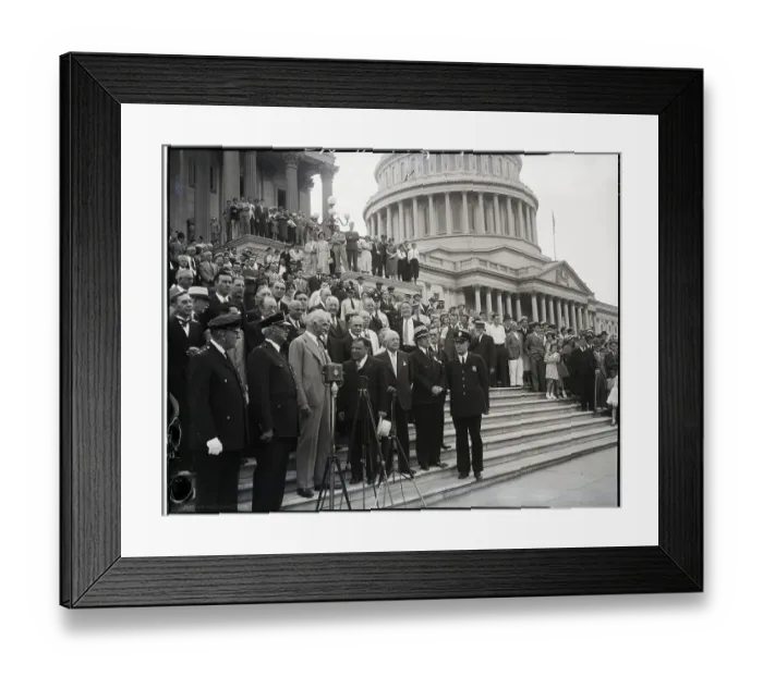 Framed Print : Mayor Laguardia with Police Outside Capitol Framed Print : Mayor Laguardia with Police Outside Capitol