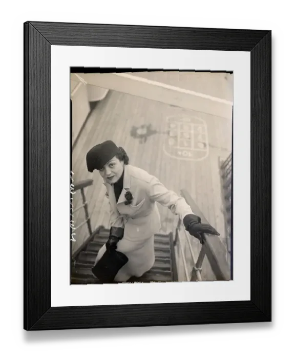 Framed Print : Rosa Ponselle on Ship Staircase